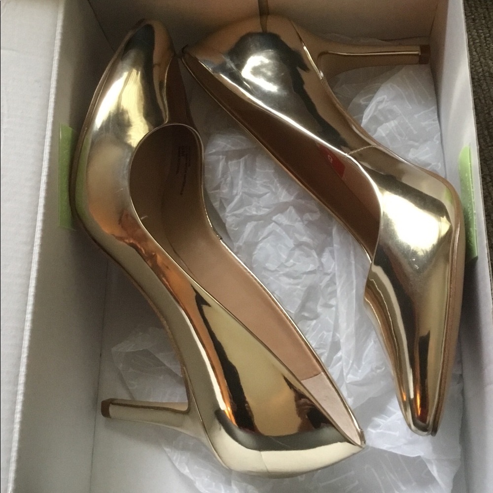 INC international Concepts NWT Gold Pumps- 8M